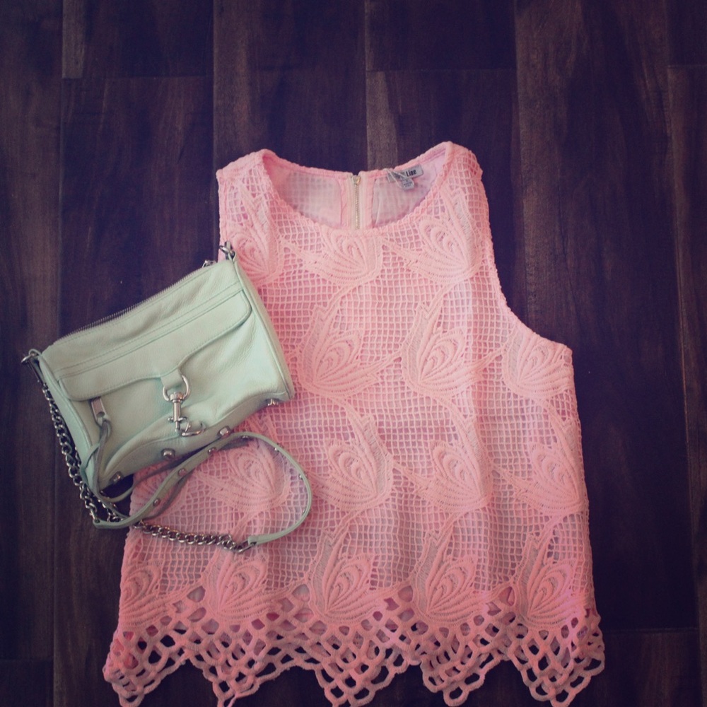 Beautiful top for the spring and summer.
